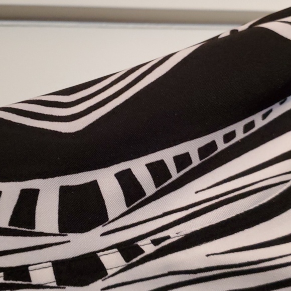 Jones New York sleeveless shift dress size 14 and a stone and black color. - Picture 3 of 7